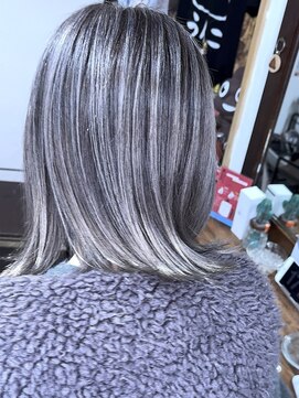 ブレイズヘアー(BLAZEhair) 【白髪染め卒業】シルバーバレイヤージュ×ブリーチ２回
