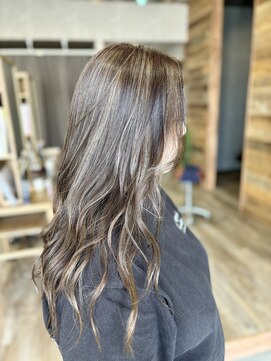 ウェリラバイハク(WeLila by haku) ハイライト/白髪ぼかし/バレイヤージュ/レイヤーカット/ショート