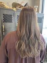 アチーブリス(achieve Liss)&nbsp;大人可愛いグレージュカラー×ゆるふわウェーブ巻きロングヘア