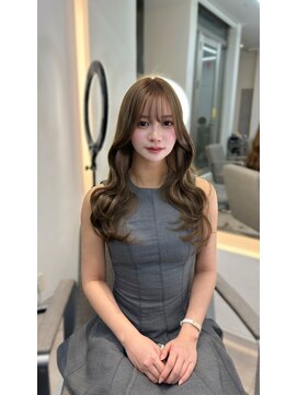 ヌイ 横浜(nui) オリーブウェーブ_前髪アンブレラカラーこなれミディイメチェン