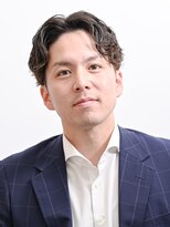 ジョースタンダードスタジオ(JOE STANDARD STUDIO)&nbsp;スーツ刈り上げセンターパートスパイラルパーマフェードショート