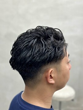 レヴィア(REVIA) メンズカットニュアンスパーマツーブロック刈り上げ