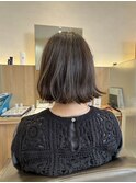 肩上の長さのワンレンボブスタイル