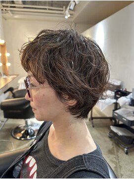 ビハインドザカーテン(BEHIND THE CURTAIN) オン眉ショート×外国人風パーマ