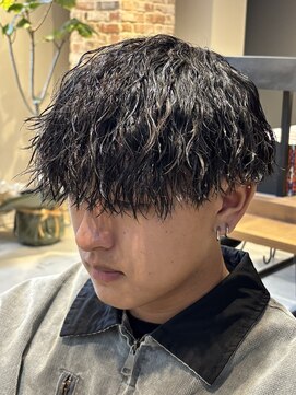 ボンドストーリールミエール(Bond Story lumiere) ツイストスパイラル縦落ちパーマラウンドマッシュ