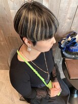 ウィーク 梅田(UiiC)&nbsp;デザインカラー ハイライト 刈り上げマッシュ uiicumeda白井舞美