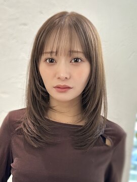 ジョエミバイアンアミ(joemi by Un ami) ★くびレイヤーエモージュ小顔レイヤーロンググレーベージュ