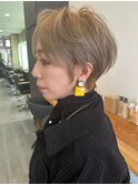 小顔シフォンベージュ美髪ショート