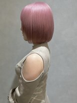 ロイ(Roi) ハイトーン ブリーチ ピンクカラー ボブ