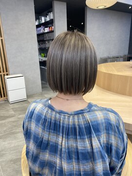 リファインド(REFINED) シルバーアッシュのシンプルボブ  大関