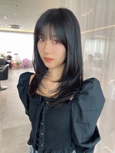 《幅広い世代に人気のレイヤーカットスタイル》お客様の魅力を引き出す、そのヘアデザインをご紹介致します