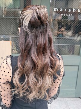 マーシュ(marshu) ハーフアップヘアアレンジ【Aki】