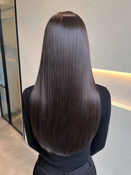 ホロル(horol)の写真/くせ毛や広がりをマンツーマンでケア。自然な縮毛矯正の仕上がりで柔らかい質感の髪へ◎