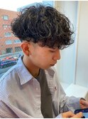 波巻きスパイラルパーマツーブロックツイストパーマメンズヘア