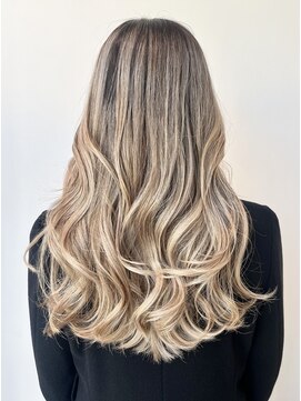 ステア ケース(stair case) 外国人バレイヤージュレイヤーカット