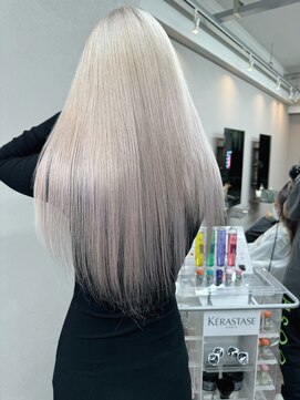 エミーバイモアムー(Emmie byMoremuu) 【埼玉ギャルの救世主】ホワイトカラー