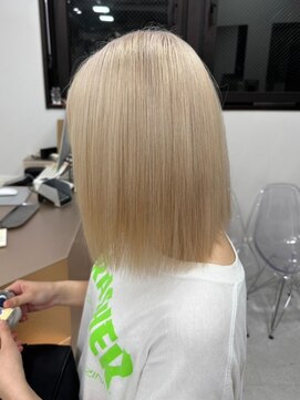 ベレーザ 渋谷(BELEZA) 12131艶髪ホワイトブロンド切りっぱなしボブ韓国マロンベージュ