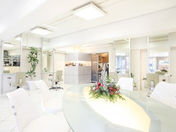 サロンモーダ(Salon Moda)の写真/毎日忙しいママ・主婦の方にオススメ☆髪のお悩みに合わせて、大人女性の魅力を引き出すスタイルをご提案◎
