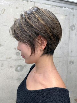白髪ぼかしハイライトショート
