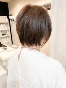 キャアリー(Caary) 福山Caary30代40代人気小顔補正立体カット前下がりレイヤーボブ