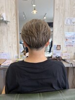 ルシア(Lucia) 刈り上げハンサムショート×ハイトーンベージュ