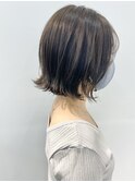 切りっぱなしボブ　外ハネボブ　アッシュカラー
