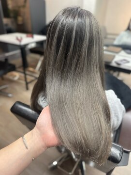 ヴィフ 大船(VIF) バレイヤージュ/グレージュ/グレー/ケアブリーチ/大船駅/大船