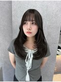 暗めグレージュ+ロングレイヤー
