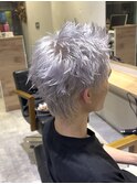 島田叶夢　ホワイトシルバー×スパイキーショート