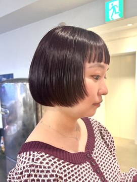 マカロニコースト(macaroni coast) 顔周りレイヤーボブミニボブ前上がりボブオン眉ボブピンクカラー