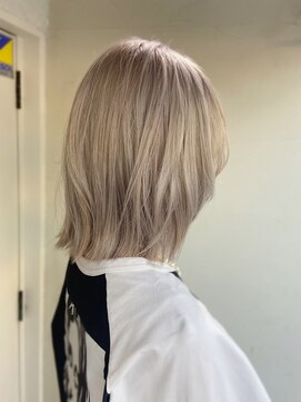 プラチナブロンド/ハイトーンカラー/ケアブリーチ