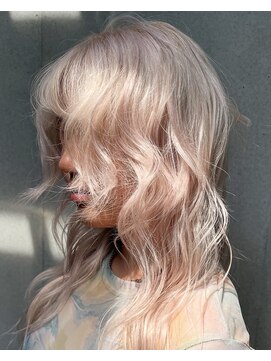 ヴァーディ オモテサンドウ(Vardy omotesando) white/ホワイト ブリーチカラー 白