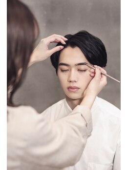 ザザ(ZAZA)の写真/有名眉カット専門店【カレンアイブロウ】の公式資格を取得したスタッフによるお顔の印象を変える眉カット