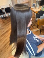 ヘアーショップ エヌアンドエー 越谷店(hair shop N&A)&nbsp;艶感とまとまりが映えるナチュラルロングストレート