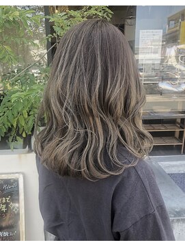 ヴィレッジ(Village) グレージュ