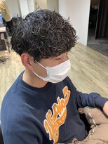 エヌプラス(N+)&nbsp;波巻きツイストスパイラル刈り上げセンターパートサーフカール