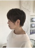 大人可愛い♪耳にかけることもできるショートボブ