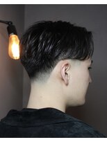 ユーゼンバーバーエアーストリームベース(YUZEN BARBER AIR STREAM BASE)&nbsp;センターパート＋フェード