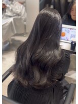 リス バイ ソヨン(Lis by SOYON)&nbsp;黒髪/グレーベージュ/レイヤーロング/前髪パーマ/髪質改善