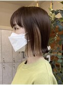 大人シアーベージュミニウルフボブミディアムレイヤー