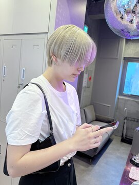 セシル(SECYL) 【Mika】ハンサムショート　ホワイトグレー　ハイトーンショート