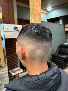 MEN’S HAIR/サーフカール/刈り上げセンターパート/柏