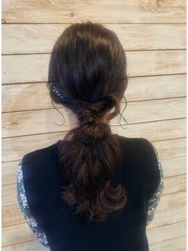 パシャ(Pasha) ローポニーアレンジ