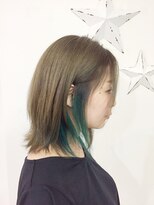 ヘアアンドメイク ムーア(Muuua)&nbsp;Wカラーで作るグレージュとグリーンのデザインカラー