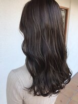 リゴッツ ドゥア プトゥリ(Regottz dua putri)&nbsp;20代*30代*エアリーミディ*ハイライト*ダークアッシュ