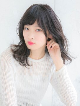 ルティア 池袋(Lutia) 黒髪でも柔らか軽めに見えるレイヤーミディ