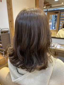 ロレ バトヘアー 下北沢(lore bat.hair) 小顔に見えるひし形セミディ ニュアンスベージュ透明感艶カラー