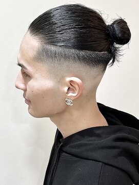 ベーア メロー(Bar mellow) 黒髪マンバン【ミディアムスキンフェード】