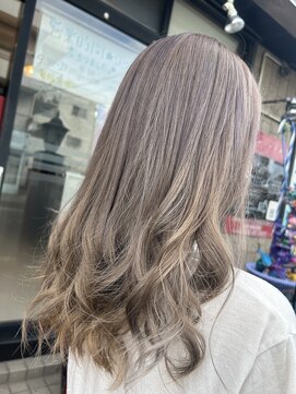 フェイスティ(feisty) gray