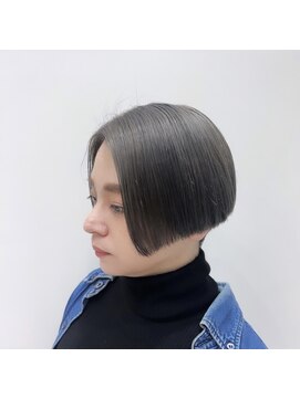 ジーナ サンシャイン通り池袋(Zina) ミニボブ×ハイトーンシルバー【Zina チカ】